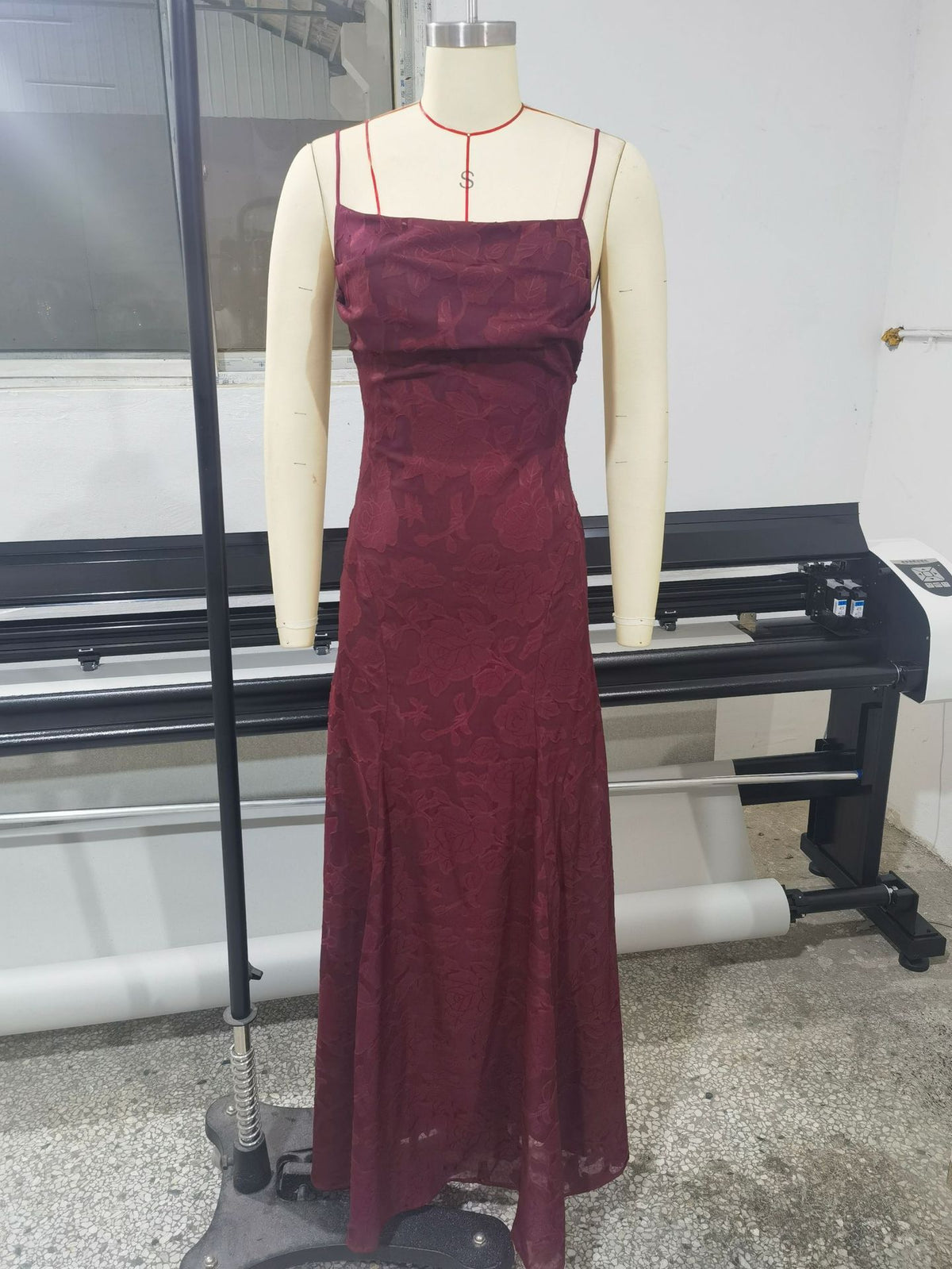 Women's Lace A-Line Evening Gown | Backless Spaghetti Strap Formal Maxi Dress