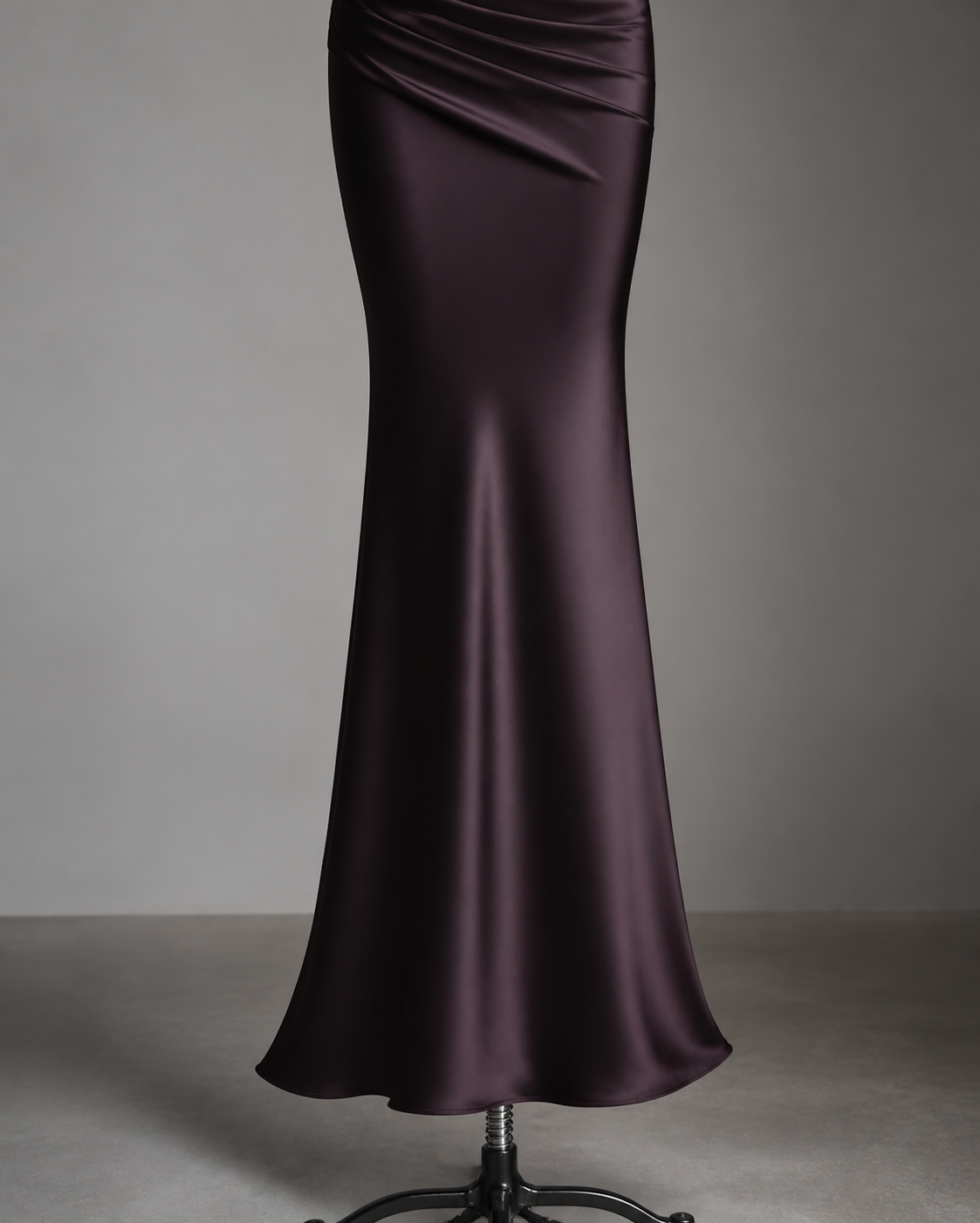 One-shoulder gown mermaid hem detail