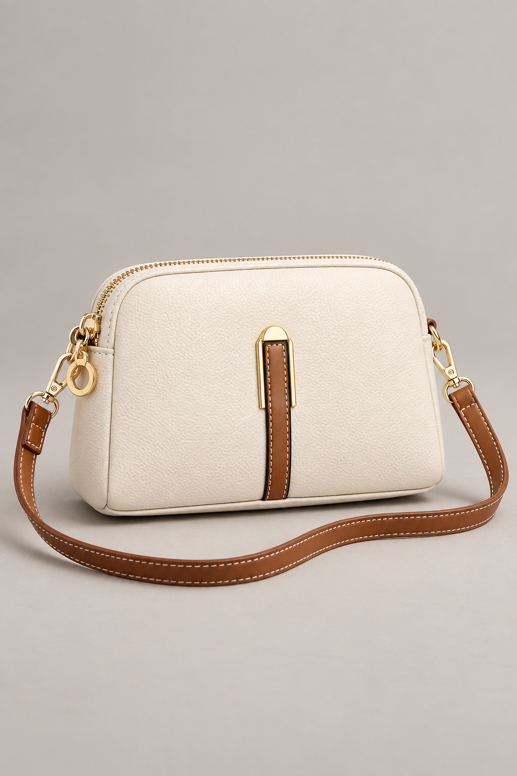 Off-white Women's Shell-Shaped Crossbody Bag studio view